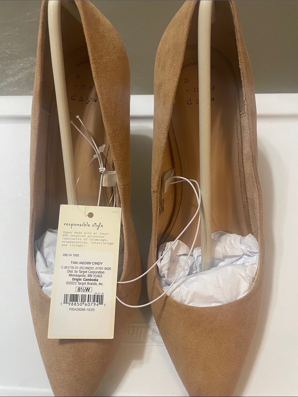 a new day  Suede Pointed-Toe Pumps in Tan NWT 3 in heel Sz. 8.5 w